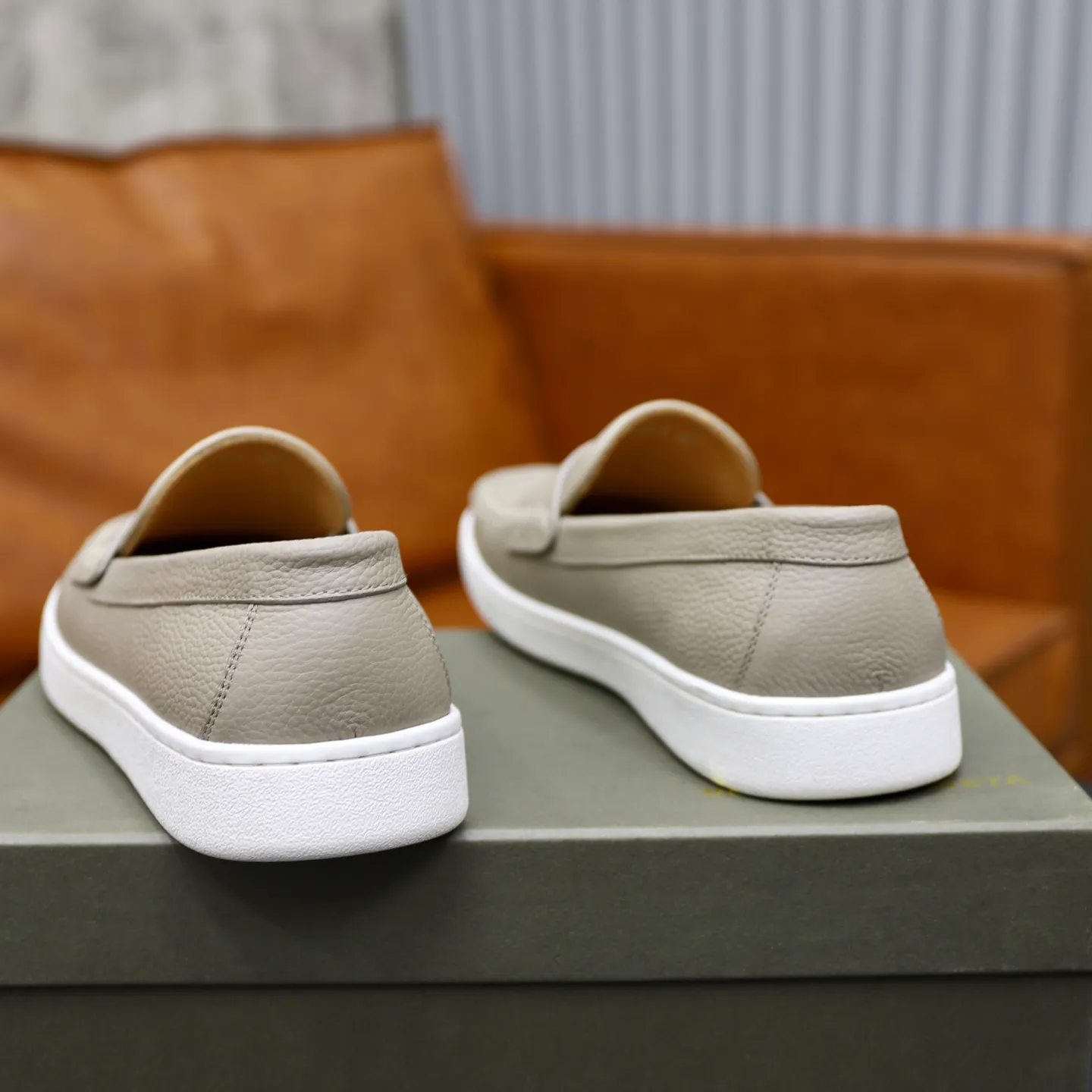 Men's shoes: 480💰BOTTEG* VENET* - high-end boutique Size: 38-44 (45 customized) BV new product, calfskin surface, water-dyed cowhide lining, classic style and contemporary fashion temperament harmoniously blend, rubber soles are light and flexible, water-dyed cowhide lining!